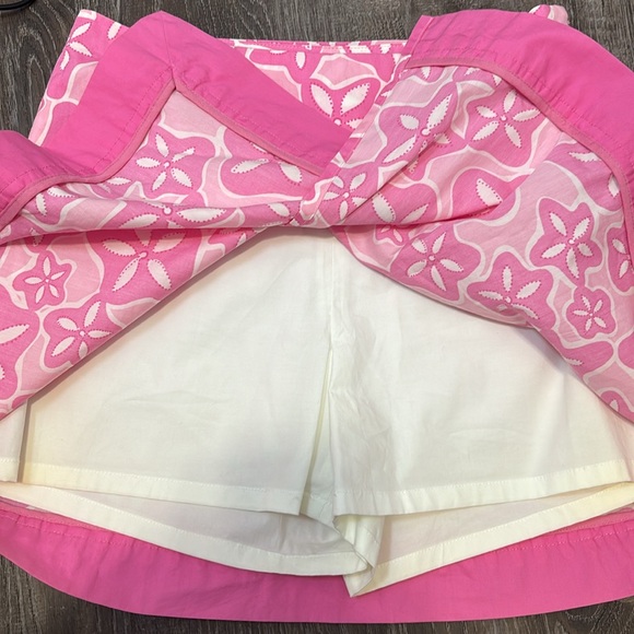 Lilly Pulitzer Pink/White Floral Pattern Skirt with Built-in shorts - Picture 4 of 5